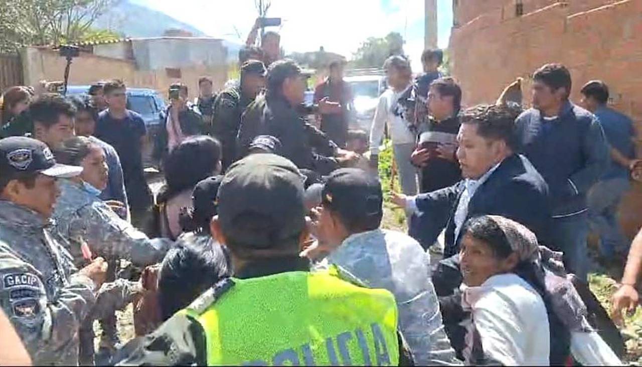 Reportan incidentes con el vehículo del presidente Arce en la inauguración del año escolar