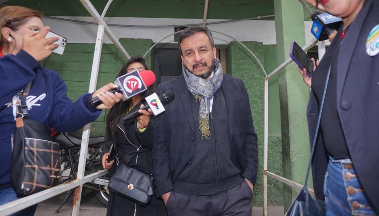 Caso ‘gasolina basura’: Medinaceli deja celdas policiales y es trasladado a su casa para cumplir detención domiciliaria