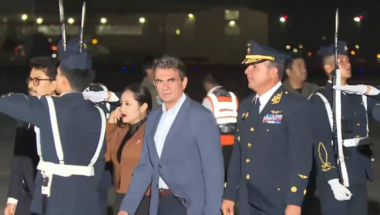 Presidente Paz llega a Perú para participar en la investidura de Keiko Fujimori