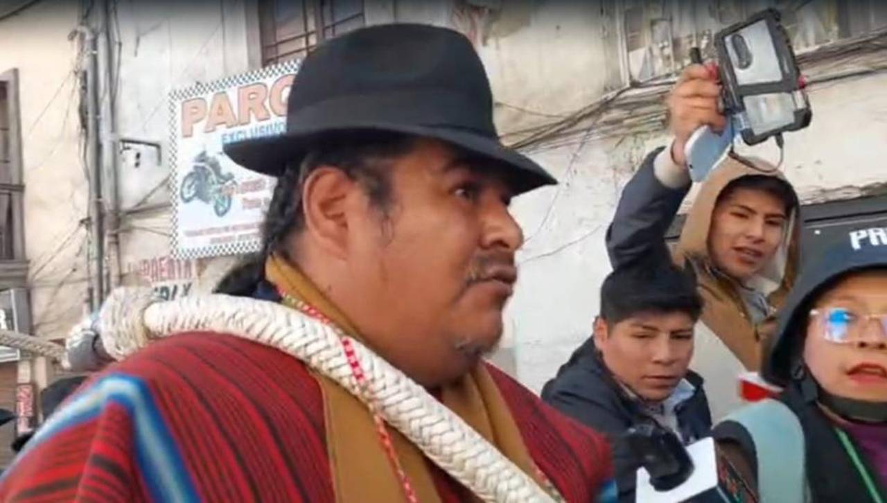 Ministro dice que el líder de los Túpac Katari fue “liberado” y descarta orden de aprehensión
