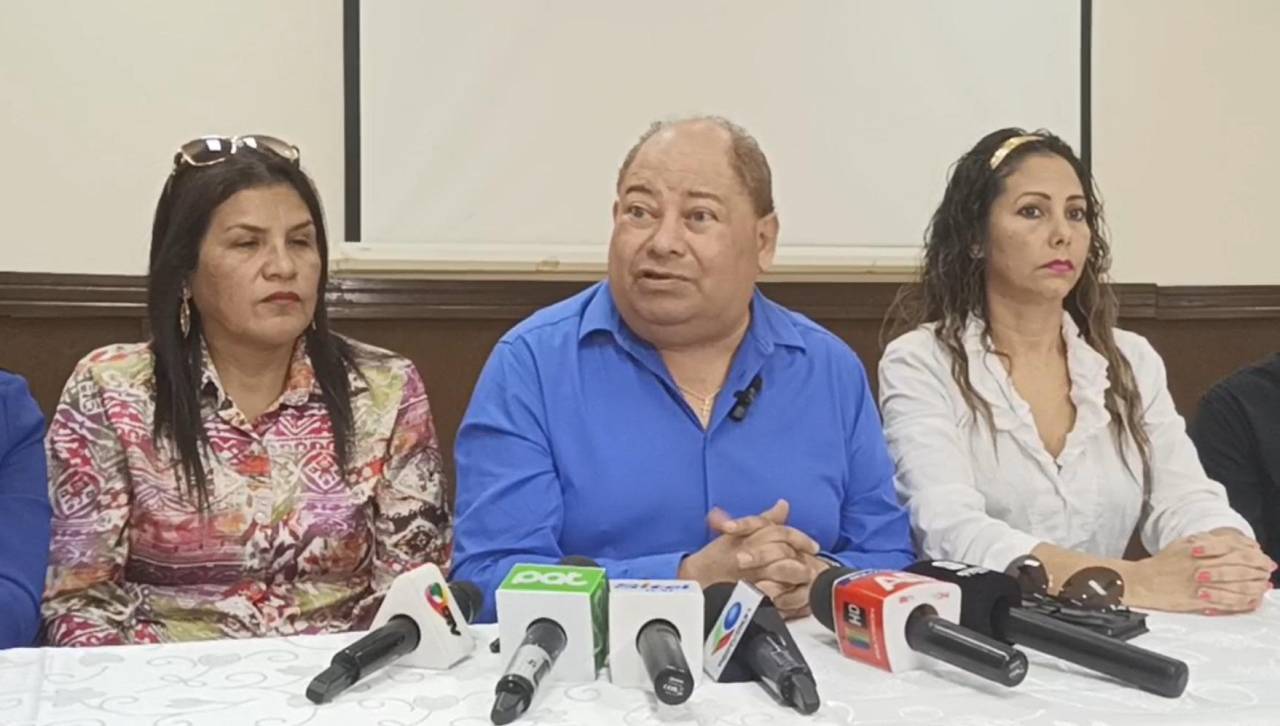 Carlos Romero acusa a Reyes Villa, Larach y Arce Catacora de sostener una alianza política