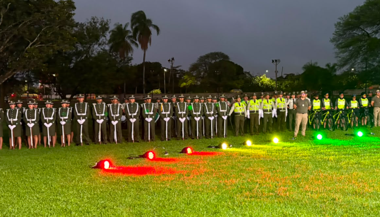 Civismo y amor por la tricolor: El homenaje de la Policía por los 201 años de la Independencia de Bolivia