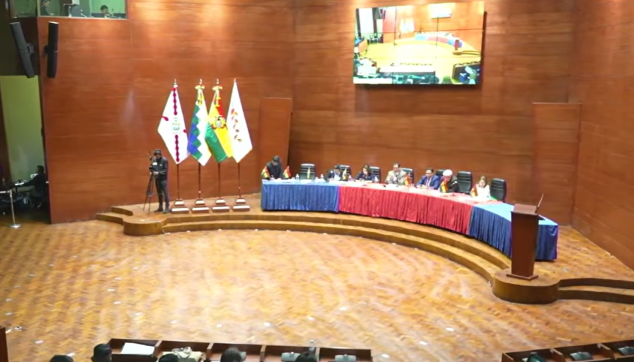 Diputados sesionan en Sucre para rendir homenaje a los 201 años de independencia de Bolivia 