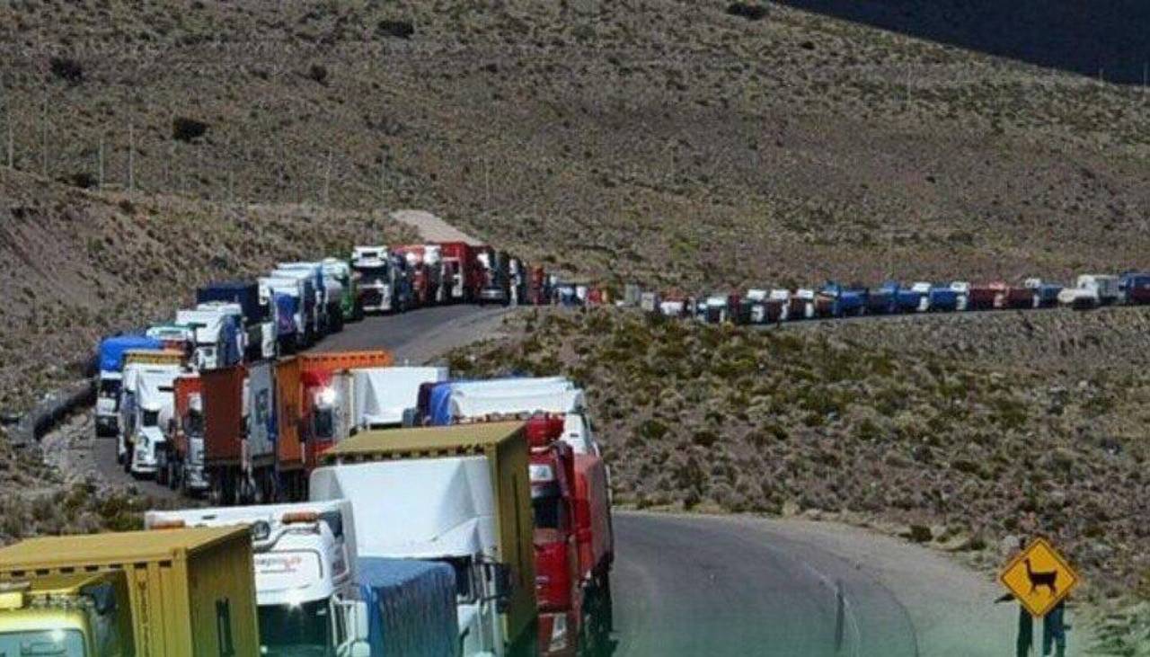 “La COB no nos representa”, dice el transporte pesado y denuncia que son más de 5.000 camiones varados por bloqueos