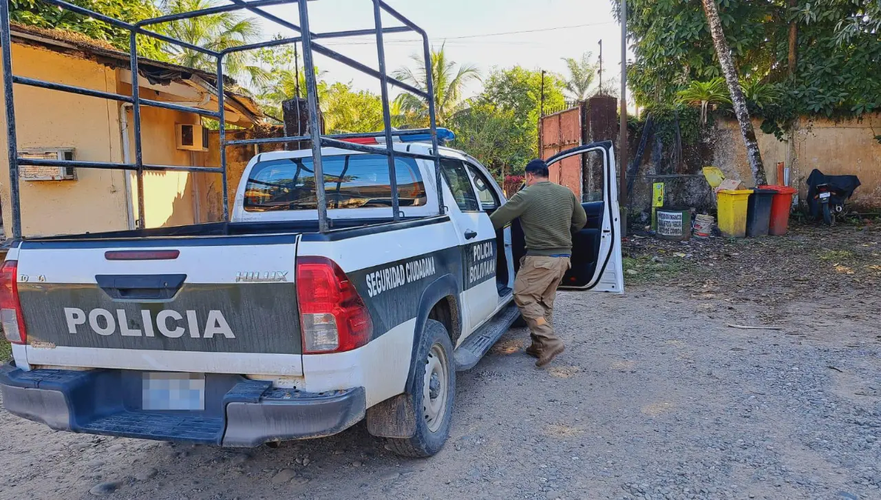 Autopsia revela que pareja en el trópico murió desangrada; se presume que el crimen fue por robo de vehículo