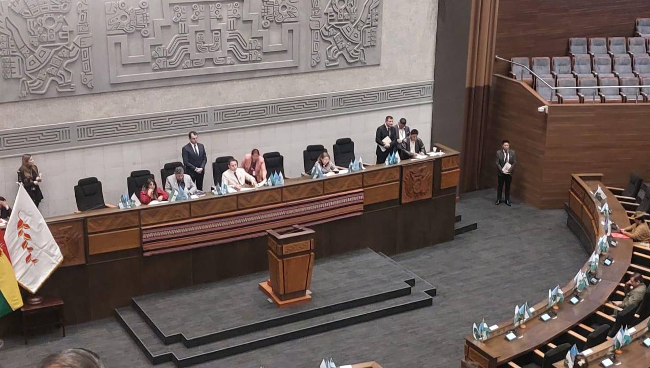 Asamblea Legislativa sesiona para interpelar al ministro de Educación, Erick Sanjinés