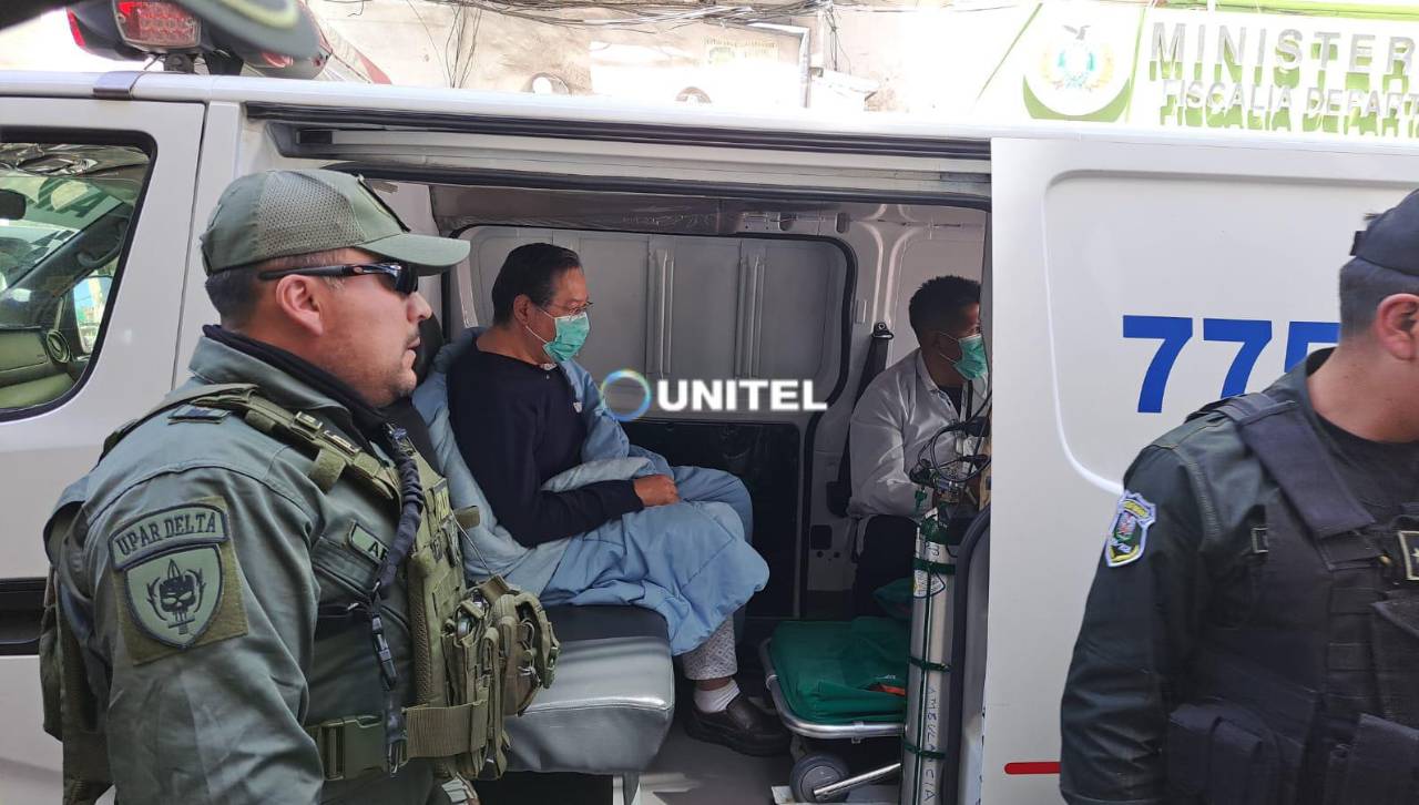 Trasladan a Arce en ambulancia para que declare como testigo ante un juzgado por la toma militar