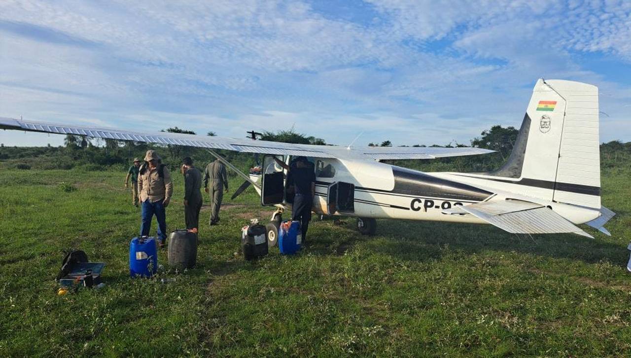 Militares interceptan en el norte de Paraguay a una aeronave “ilícita” con matrícula boliviana, que presumen se trasladaba a cargar droga