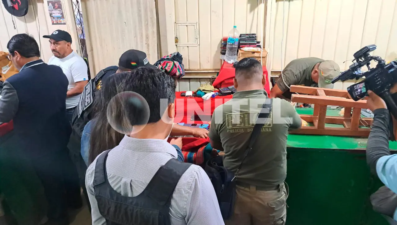 Secuestran iPhones y computadoras en allanamientos en el barrio Chino en Cochabamba 