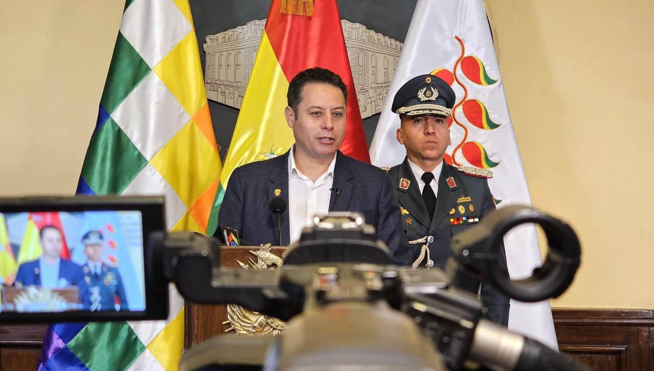 “No lo dejen escapar”: Lara pide cumplir la orden de aprehensión contra exministro Medinaceli