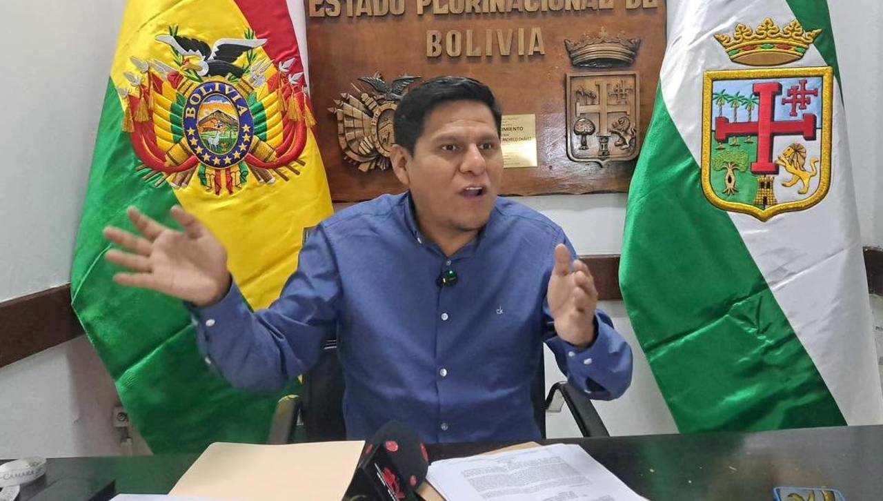 “El pueblo me puso, el pueblo me saca”: Pacheco descarta renunciar a su curul tras veto de EEUU
