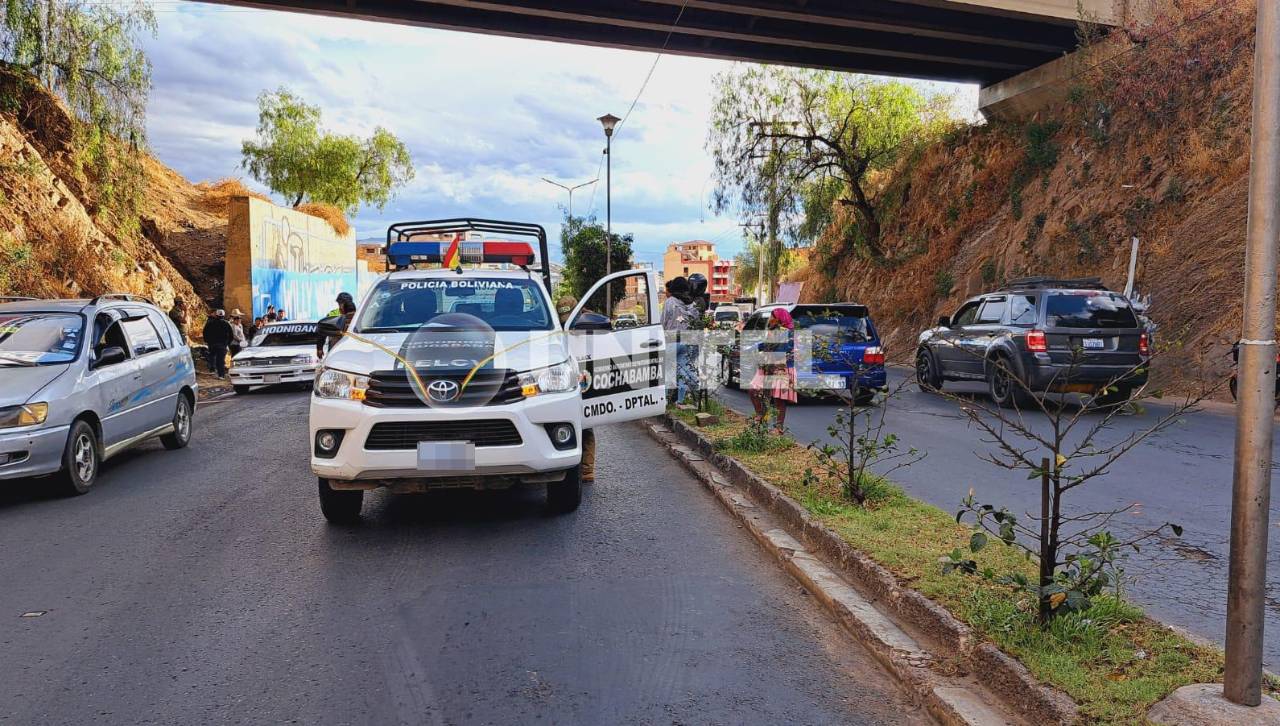 Mujer muere tras caer de un puente, su esposo tenía signos de violencia y fue aprehendido