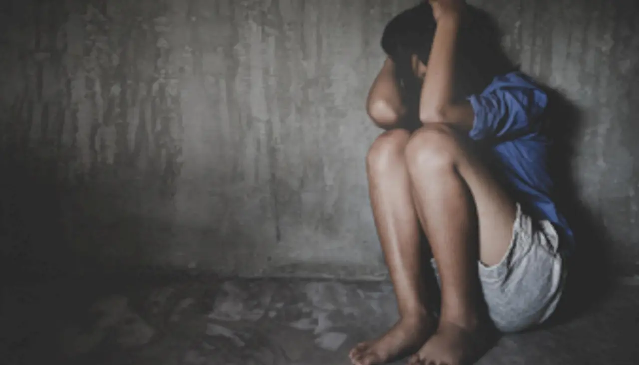 Víctima de violación vivió en silencio bajo amenazas durante nueve años y fue obligada a tener dos hijos de su agresor