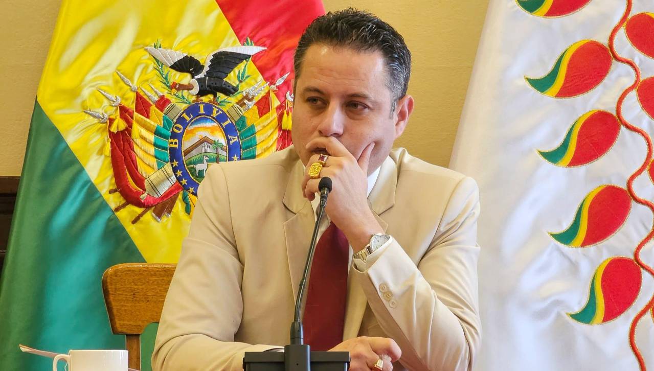 Lara dice que preocupan las amenazas del Gobierno al fiscal Montaño y que se desconoce la Constitución