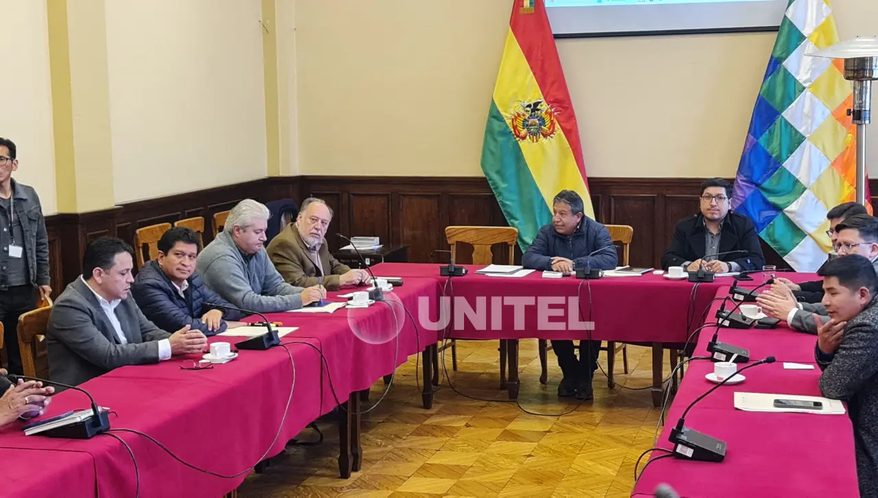 Diálogo legislativo determina crear una comisión para restituir atribuciones de interpelación y censura contra ministros