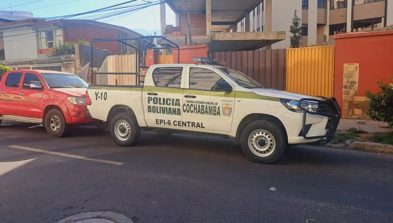 Hombre es hallado sin vida y con múltiples puñaladas, vecinos afirman que escucharon una pelea de pareja