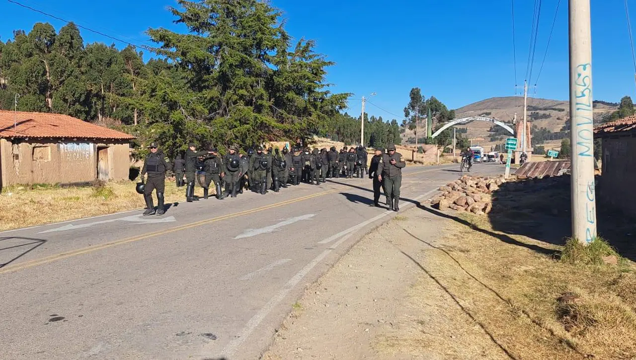Contingente policial y militar permanece resguardando carreteras tras desbloqueos