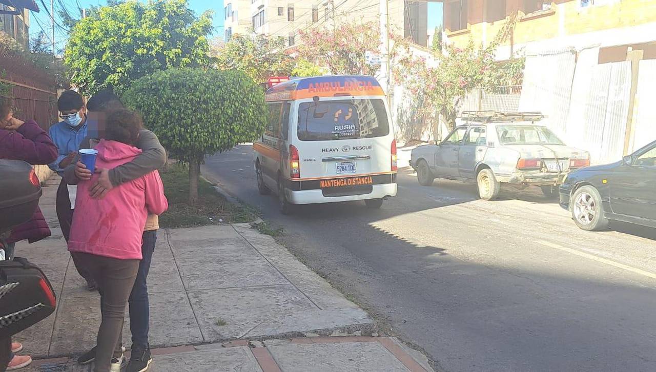 Hallan herida a una joven en el mismo edificio donde un hombre falleció con múltiples puñaladas