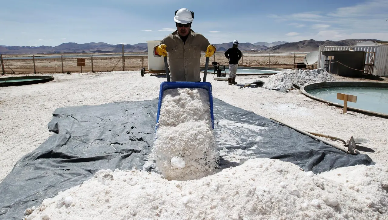 Gobierno dice que aprobar contratos de litio permitirá a Bolivia estar lista cuando el mineral tenga mejor cotización
