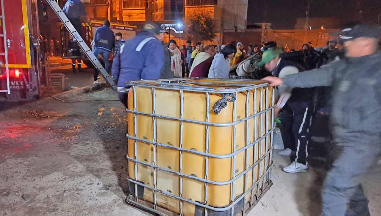 Al menos 10.000 litros de diésel estaban almacenados ilegalmente en un taller de chapería que se incendió