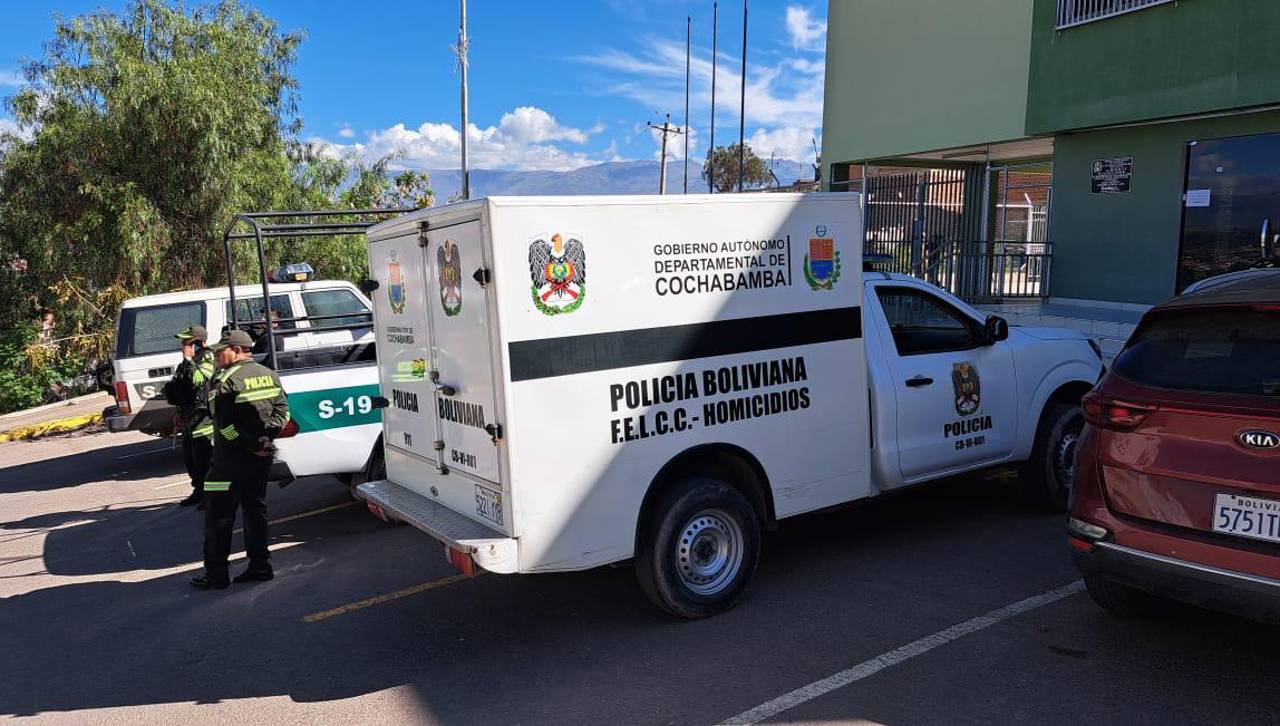 Hombre muere tras ser apuñalado por su pareja al salir de una discoteca