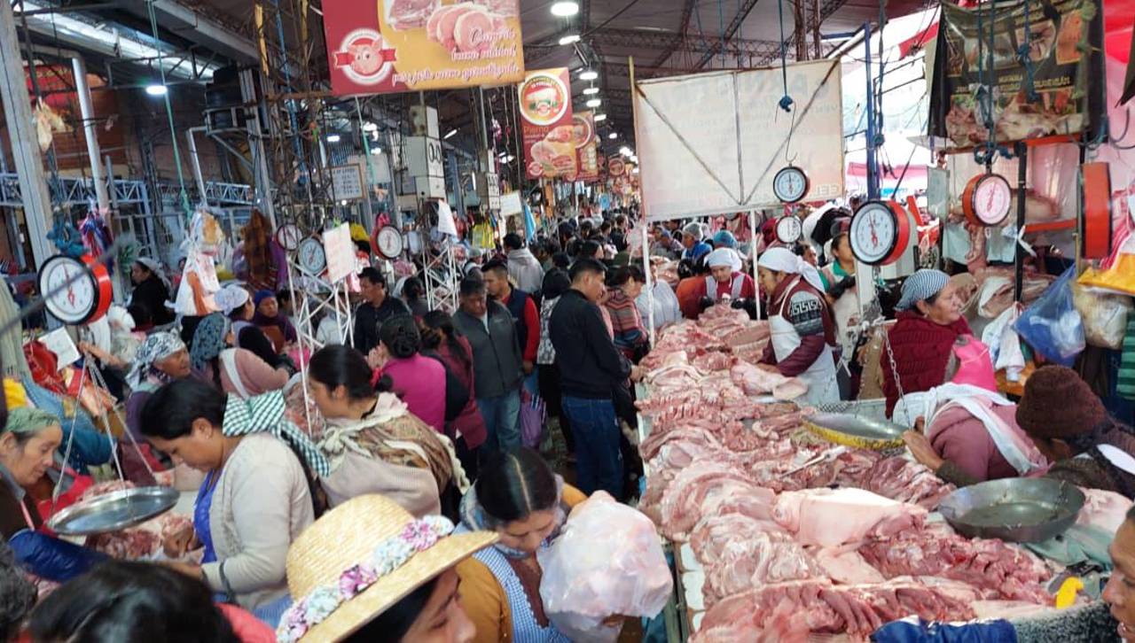 Compras de último momento: los mercados lucen llenos a horas de Año Nuevo