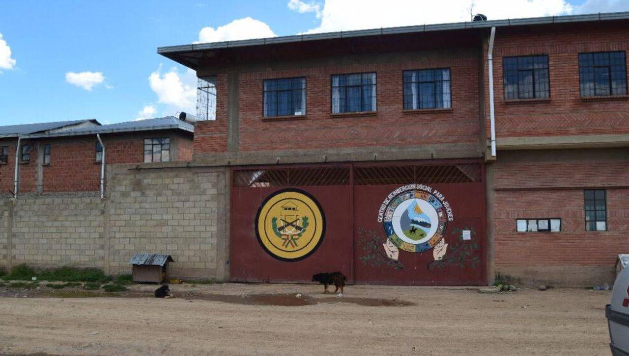 Emiten orden de aprehensión contra el jefe de seguridad de una cárcel de La Paz por la fuga de un reo, reporta la Fiscalía