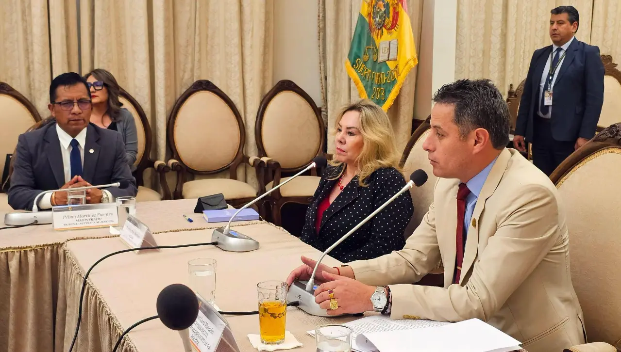 Lara se reúne con autoridades del Órgano Judicial en Sucre para tratar cuatro proyectos de ley 