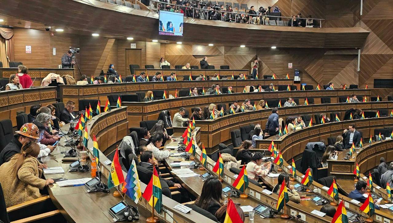 Un día después de censurar a Espinoza, casi un centenar de legisladores dan voto de confianza al ministro Zamora