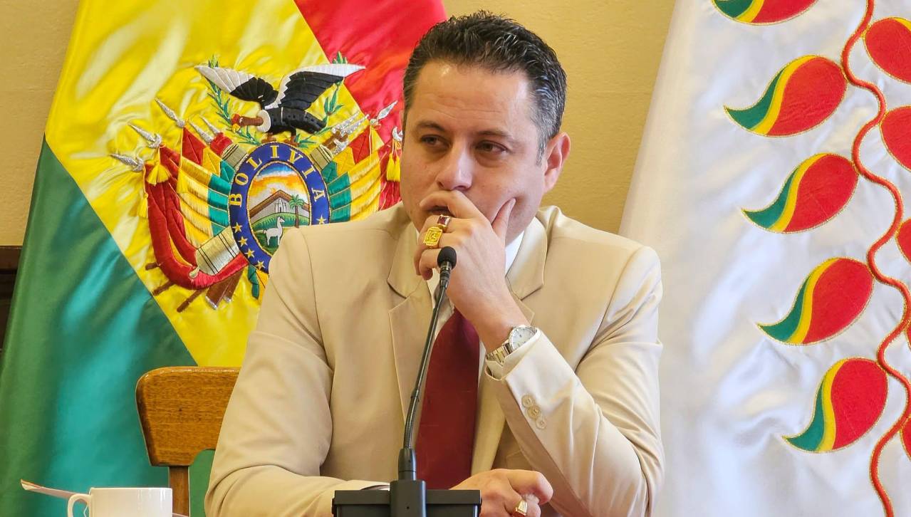 “No tengo presupuesto ni para un bolígrafo”: Edmand Lara niega responsabilidad por almuerzo de Bs 100.000