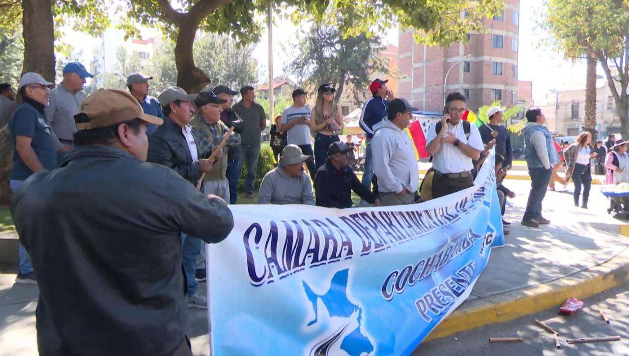 Transporte Pesado pide a Loza una solución al bloqueo de carreteras de Cochabamba 