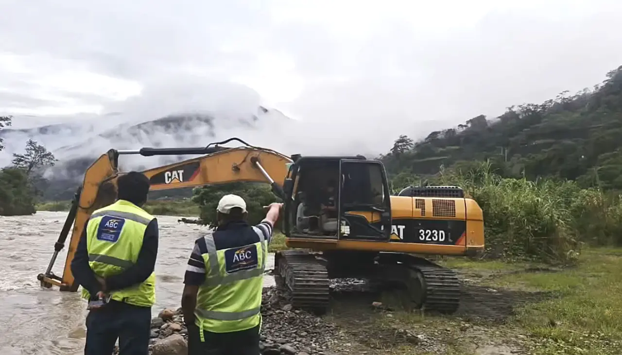 Activan operativo para habilitar camino alterno para conectar a La Paz con Caranavi, el norte y Beni