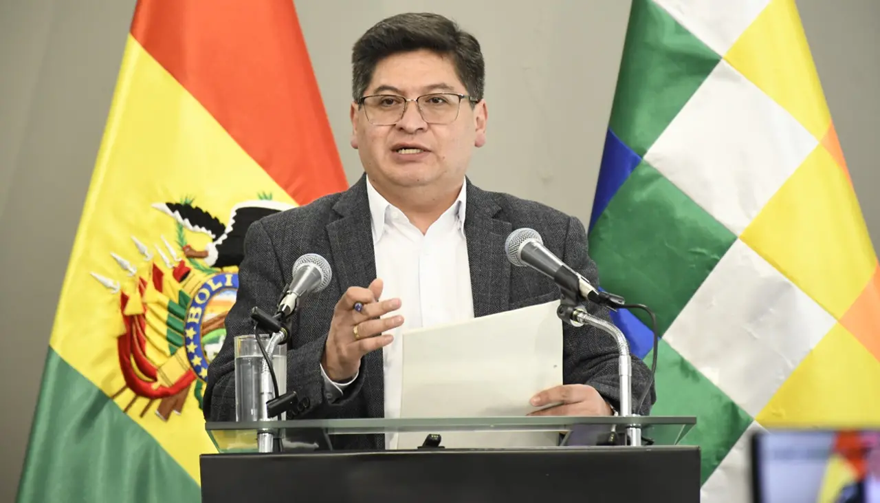 Gobierno anuncia reducción de impuestos para autos híbridos y más control a la importación de vehículos Flex Fuel