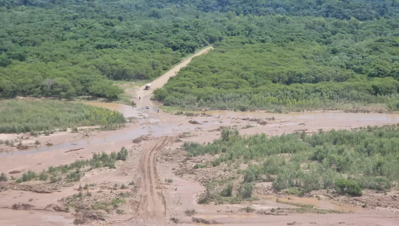 Santa Cruz: Defensa Civil alista desplazamiento de maquinaria para habilitar caminos afectados por lluvias