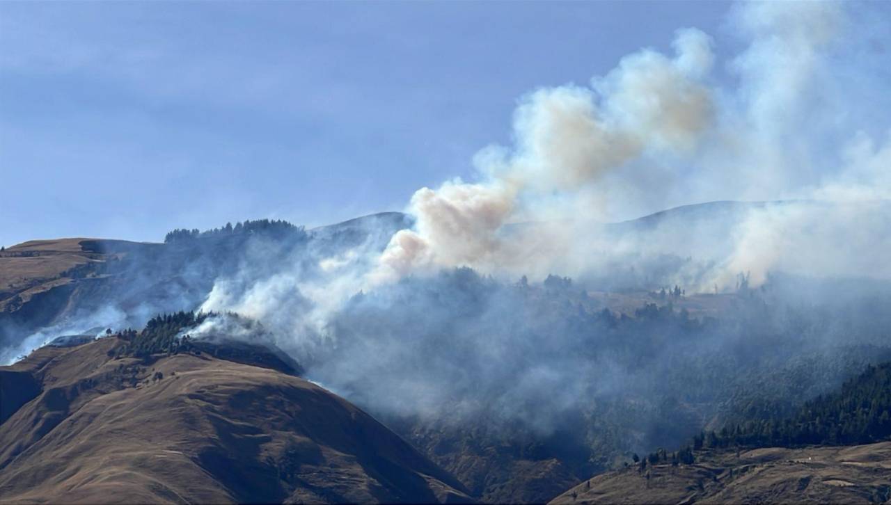 Cochabamba: Incendio en el Parque Tunari moviliza a Bomberos y voluntarios