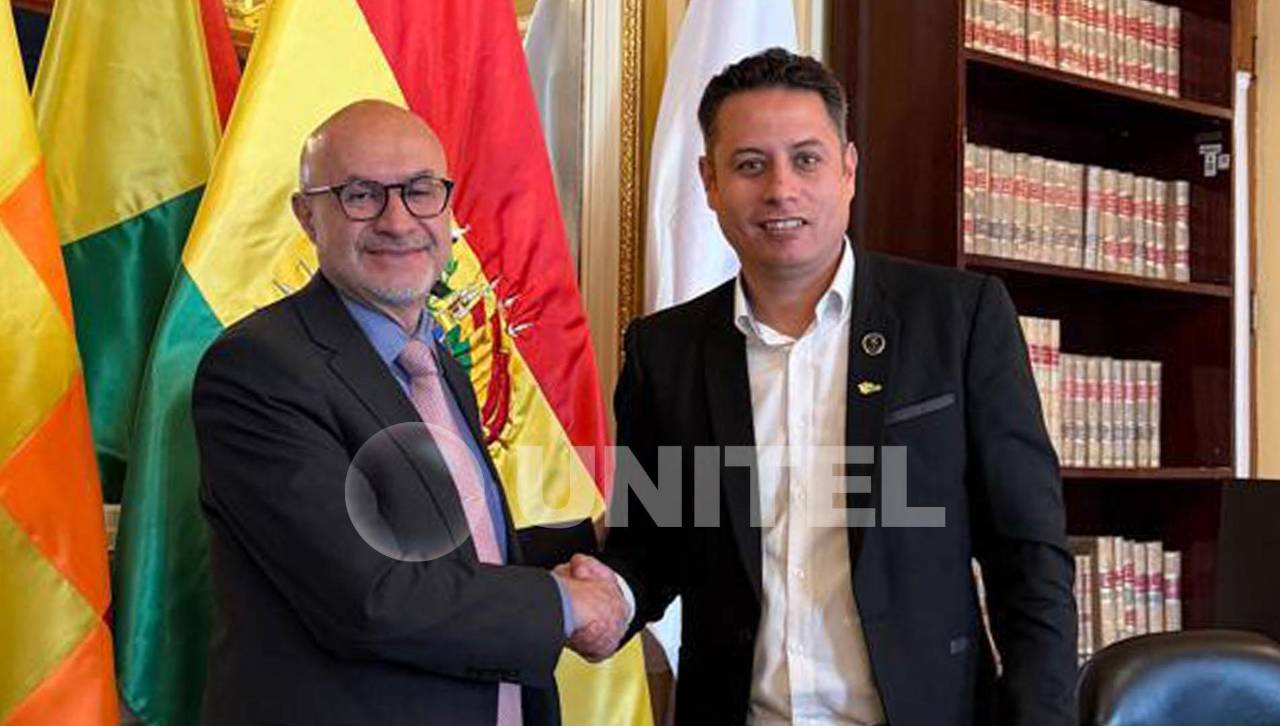 Lara se reúne con Lupo horas después de denunciar que se queda sin personal en la Vicepresidencia