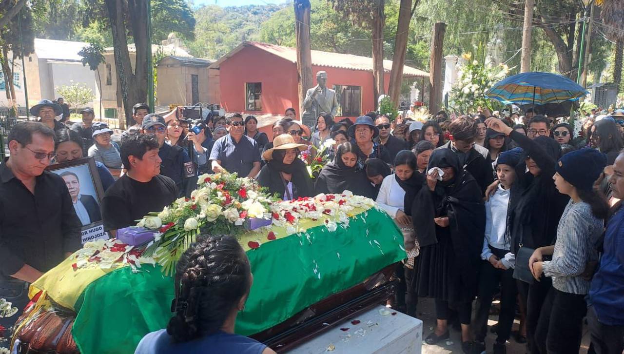 En medio del dolor y la consternación, despiden al magistrado Claure, asesinado en Santa Cruz