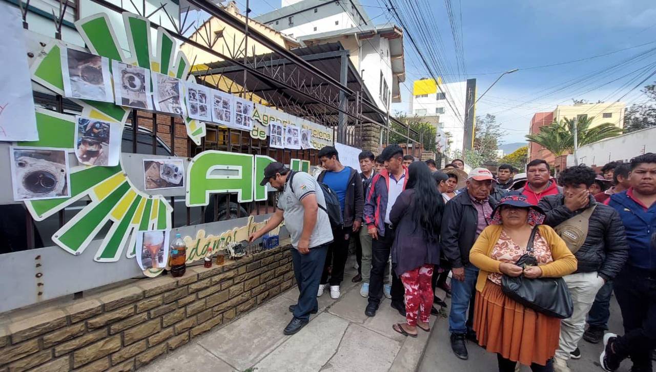 Transporte Libre denuncia mala calidad en el combustible y se moviliza en Cochabamba