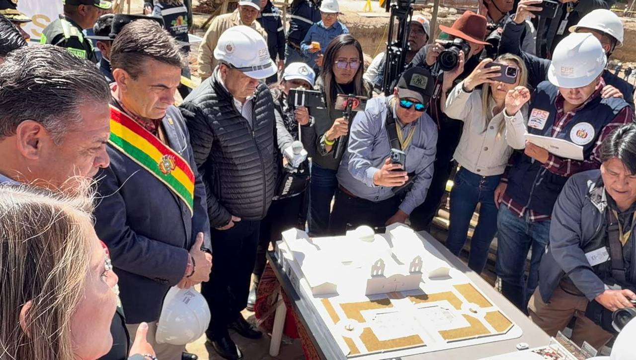 En el acto de la fundación de La Paz, el presidente urge producir en lugar de bloquear y se reactivan obras del museo 