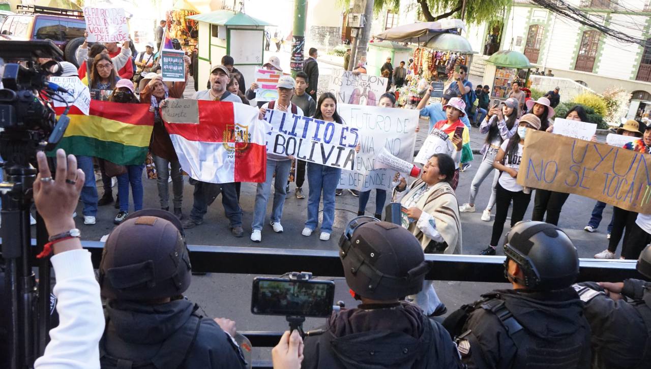 Cívicos potosinos no descartan un paro para radicalizar protestas en rechazo a los contratos de litio 