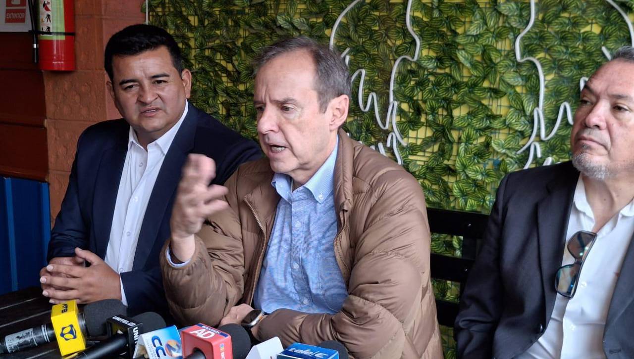 Tuto pide a Paz y Lara limar asperezas: “Si te casaste con el diablo aprende a administrar el infierno”