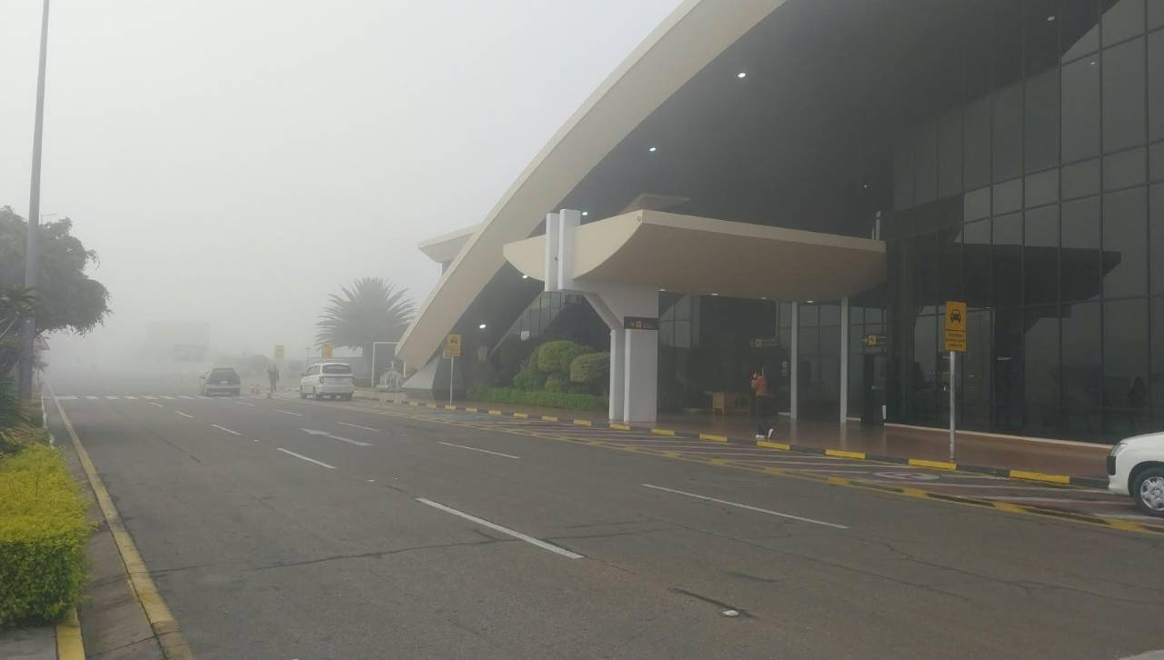 Densa neblina al sur de Cochabamba afecta operaciones aéreas en el aeropuerto 