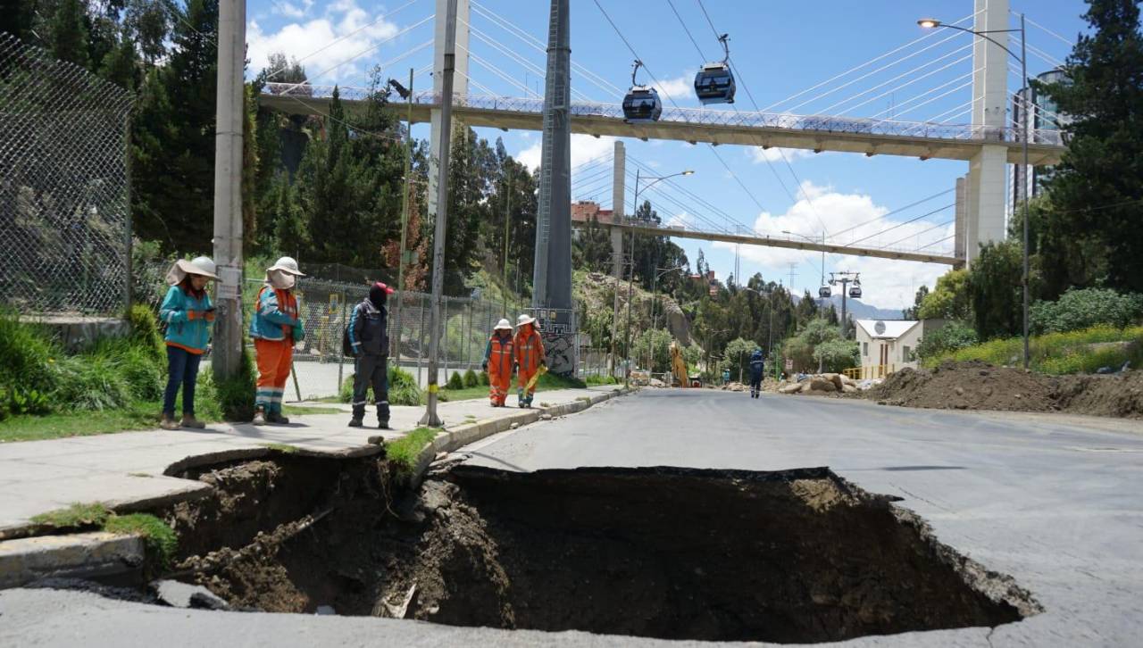 La Paz: La avenida del Poeta que conecta el centro con el sur está cerrada por sifonamiento 