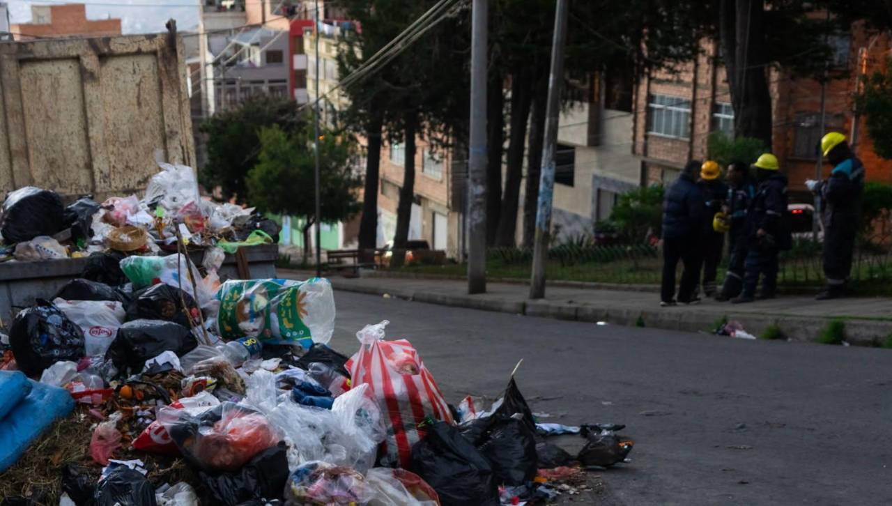 ¿Por qué la basura está en las calles de La Paz? Esta es la causa del conflicto