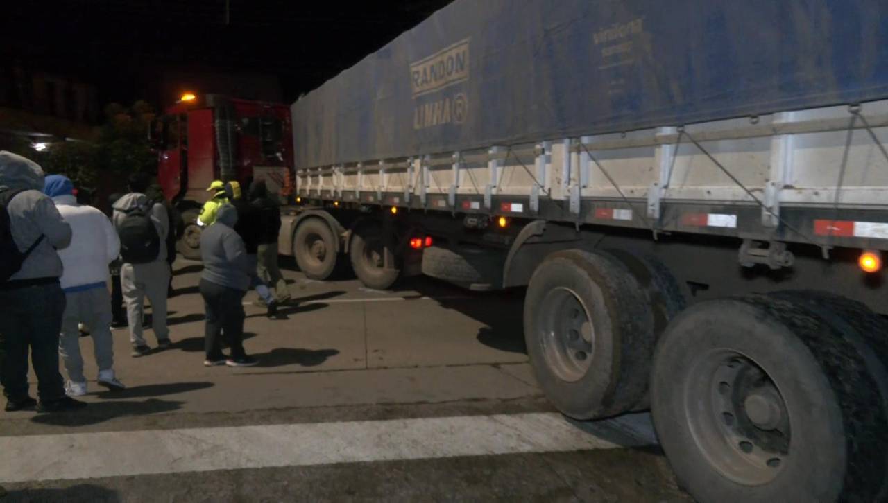 Enfermera muere por un accidente de tránsito entre una moto y un tráiler