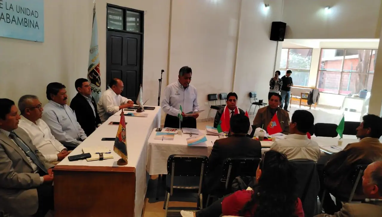 Se desarrolla la reunión nacional de cívicos en Cochabamba sobre la segunda vuelta de las elecciones y el pacto fiscal