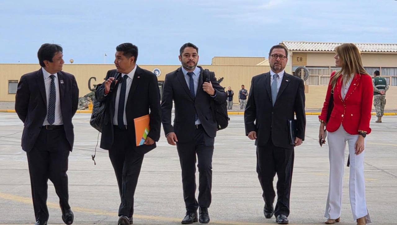 Gobernador chileno relata lo que Paz habló sobre los vehículos robados en Chile