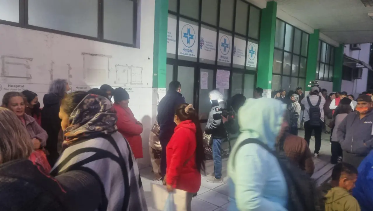 Hospitales cruceños vuelven a atender este viernes, pero la amenaza de paro sigue vigente si la ministra no responde