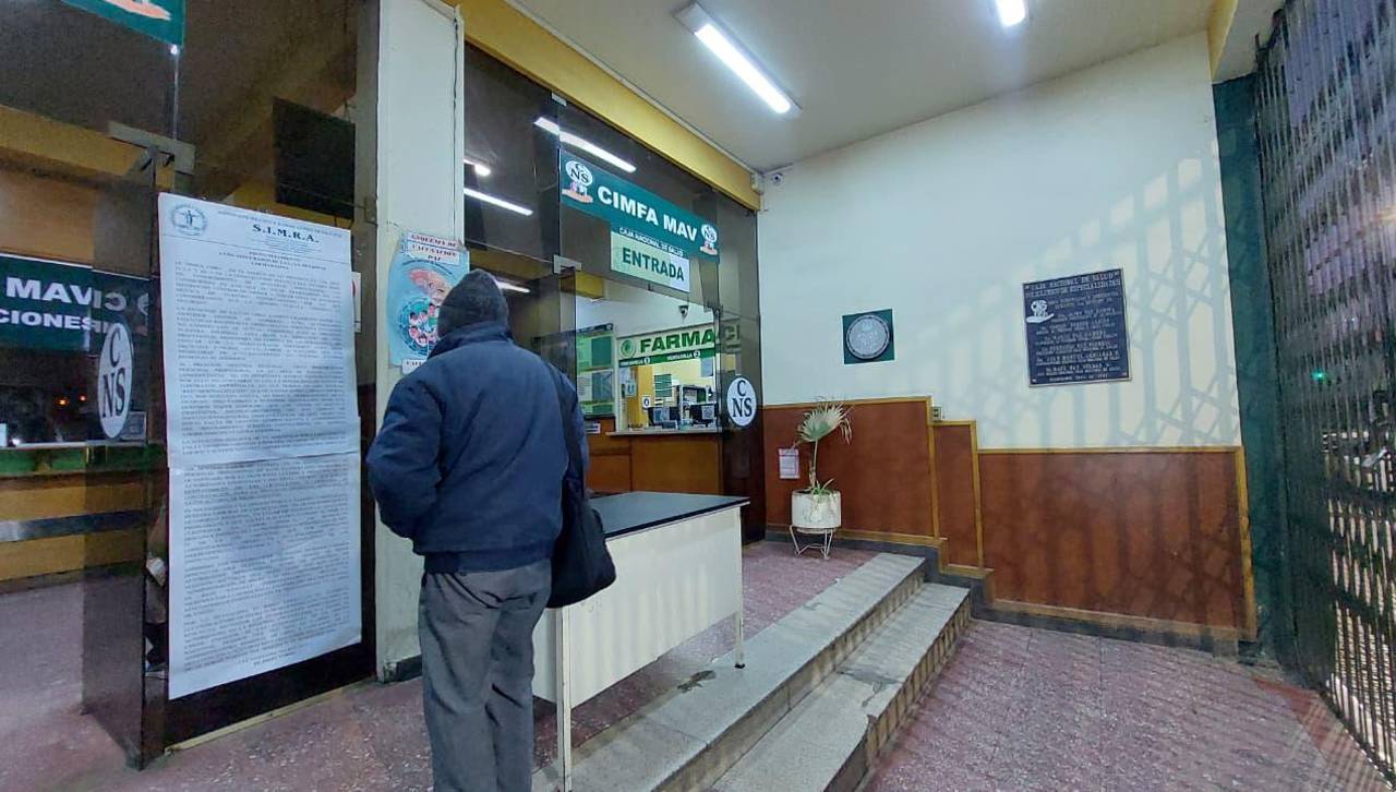 Suspenden la atención en la CNS de Cochabamba por un paro de 24 horas de los trabajadores