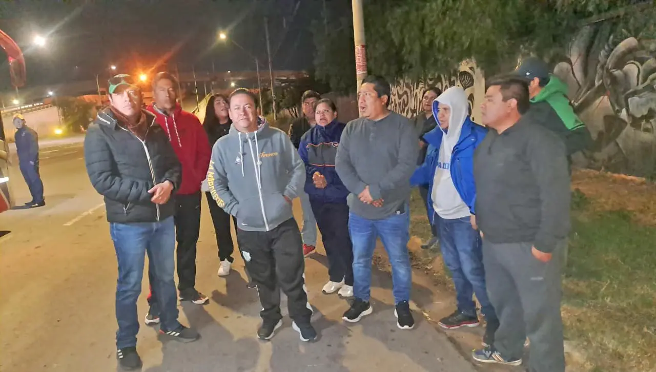 Cerca de 200 maestros parten desde Cochabamba para sumarse a las movilizaciones del Magisterio en La Paz